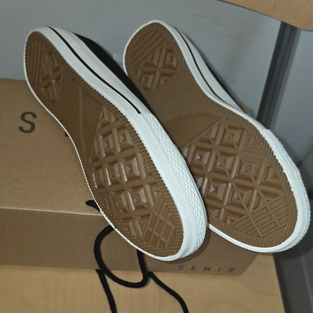 SEMIR Black/ White Men's Sneakers SZ 38, US Men 5.5 Or US Women 7 NWT in Box‎